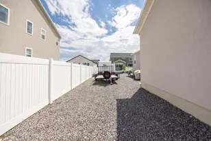 1074 E Blazing Sun Dr N, Eagle Mountain, UT 84005 - Photo 25