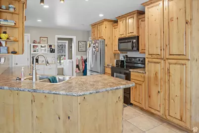 2819 S Silver Fox Ln, Saratoga Springs, UT 84045 - Photo 15