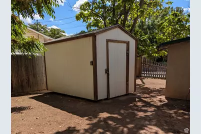 199 S 400 E, Moab, UT 84532 - Photo 17