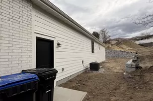 296 E 2050 S, Bountiful, UT 84010 - Photo 3