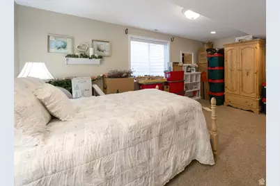 135 E Station St, Sandy, UT 84070 - Photo 23