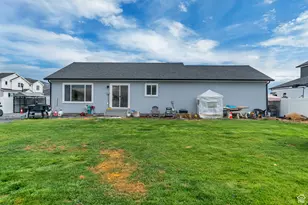 2415 E Boxwood Ln, Eagle Mountain, UT 84005 - Photo 5