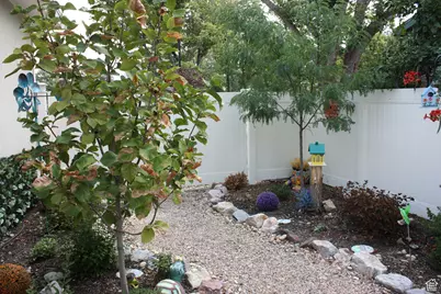 9144 S Peach Blossom Dr, Sandy, UT 84094 - Photo 27