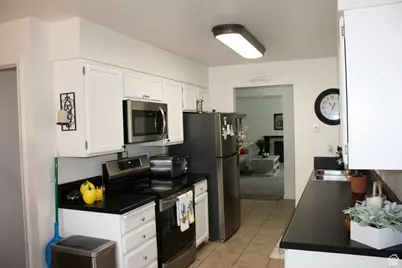 9144 S Peach Blossom Dr, Sandy, UT 84094 - Photo 9