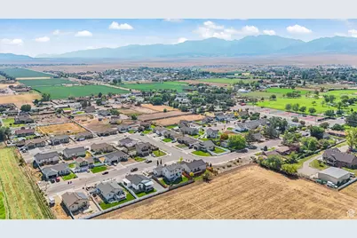 273 E Cherry St, Grantsville, UT 84029 - Photo 5