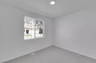 8645 N Halloran Ct, Lake Point, UT 84074 - Photo 17