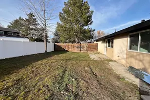 1448 E Estrellita Dr, Sandy, UT 84093 - Photo 27