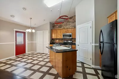 1692 S Willow Creek Cir W, Farmington, UT 84025 - Photo 13