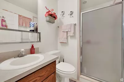 1121 N 900 W, Clinton, UT 84015 - Photo 17