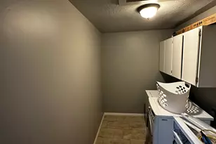 8722 S Oakwood Park Cir Cir S, Sandy, UT 84094 - Photo 11