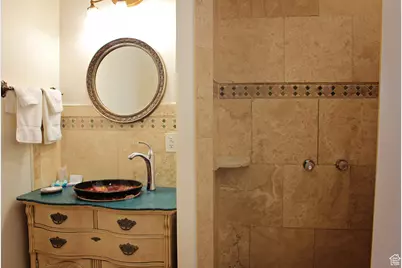 24 W 200 N, Moab, UT 84532 - Photo 11