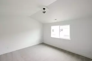 598 W Sungleam Ln, Saratoga Springs, UT 84045 - Photo 9