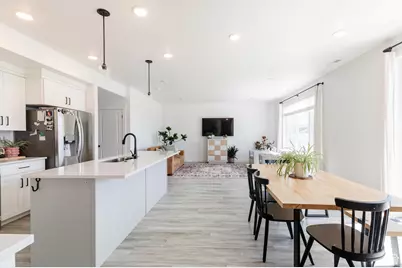 676 E 1100 S, Hyrum, UT 84319 - Photo 17