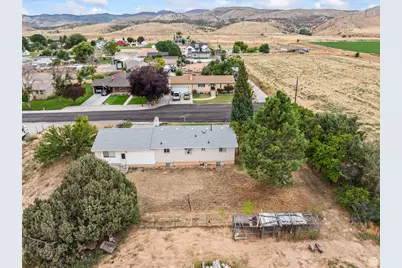 390 N 300 W, Aurora, UT 84620 - Photo 31