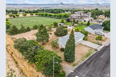 390 N 300 W, Aurora, UT 84620 - Photo 29