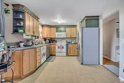 2886 W 7550 S, West Jordan, UT 84084 - Photo 9