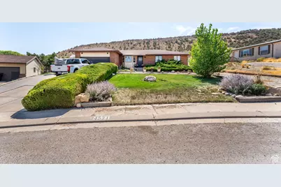 4571 W Hillside Dr, Vernal, UT 84078 - Photo 1