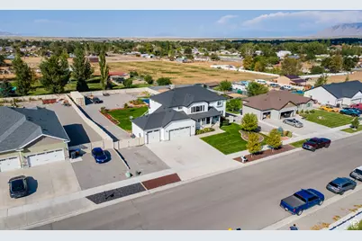 256 W Pear St, Grantsville, UT 84029 - Photo 45