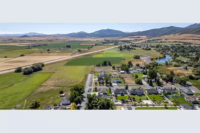 275 S 300 E, Wellsville, UT 84339 - Photo 57