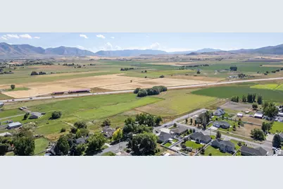275 S 300 E, Wellsville, UT 84339 - Photo 59