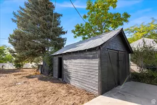 180 S 100 E, Tooele, UT 84074 - Photo 25