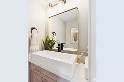 2428 S Scenic Dr E, Salt Lake City, UT 84109 - Photo 27