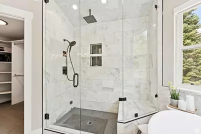 2428 S Scenic Dr E, Salt Lake City, UT 84109 - Photo 35