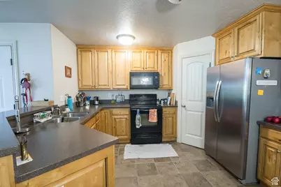 99 E 760 S #B102, Vernal, UT 84078 - Photo 11
