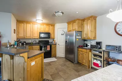 99 E 760 S #B102, Vernal, UT 84078 - Photo 13