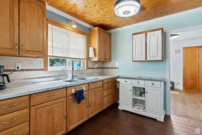 138 W Utah Ave, Tooele, UT 84074 - Photo 11