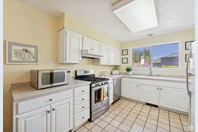 5834 S Walden Rdg W, Murray, UT 84123 - Photo 9