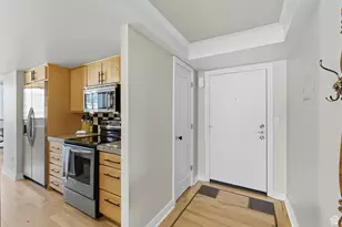 241 N Vine St E, Salt Lake City, UT 84103 - Photo 25