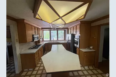 2650 E Willow Wick Dr, Sandy, UT 84093 - Photo 13