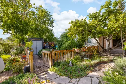 377 N Center St W, Salt Lake City, UT 84103 - Photo 31