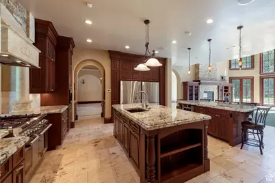 2318 E Walker Ln, Holladay, UT 84117 - Photo 17