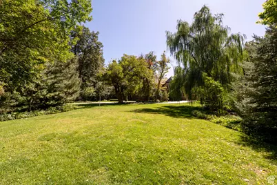 2318 E Walker Ln, Holladay, UT 84117 - Photo 9
