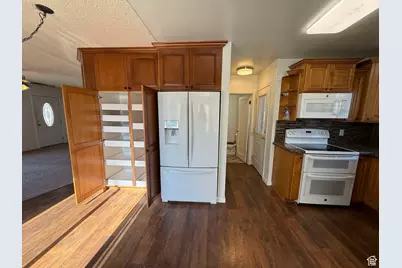 73 Garden St, Helper, UT 84526 - Photo 9