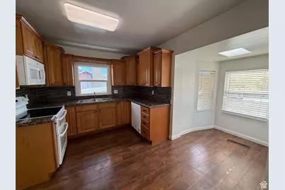 73 Garden St, Helper, UT 84526 - Photo 7