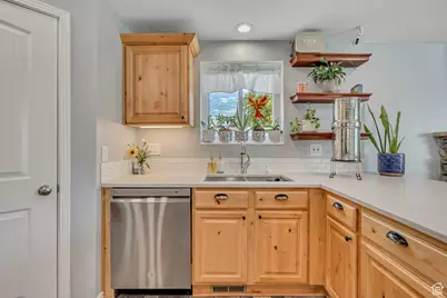 1886 W Champagne Ave, Taylorsville, UT 84129 - Photo 5