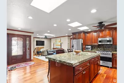 2968 E Pine View Dr S, Cottonwood Heights, UT 84121 - Photo 5