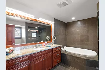 2968 E Pine View Dr S, Cottonwood Heights, UT 84121 - Photo 9