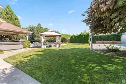 2223 W Williamsburg Cir, West Jordan, UT 84088 - Photo 37