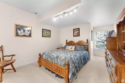 2471 S Scenic Dr E, Salt Lake City, UT 84109 - Photo 27