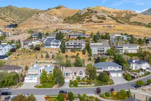 2471 S Scenic Dr E, Salt Lake City, UT 84109 - Photo 33