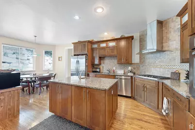 2471 S Scenic Dr E, Salt Lake City, UT 84109 - Photo 5