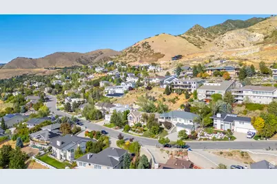 2471 S Scenic Dr E, Salt Lake City, UT 84109 - Photo 35