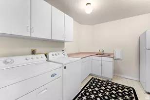 2471 S Scenic Dr E, Salt Lake City, UT 84109 - Photo 23