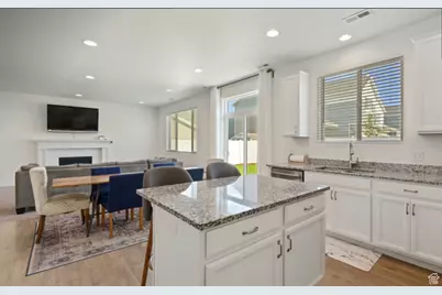 1886 W Red Maple Dr, Syracuse, UT 84075 - Photo 9