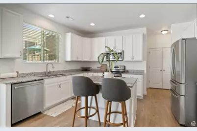 1886 W Red Maple Dr, Syracuse, UT 84075 - Photo 7