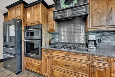 9298 N Deerfield Cir E, Eagle Mountain, UT 84005 - Photo 15